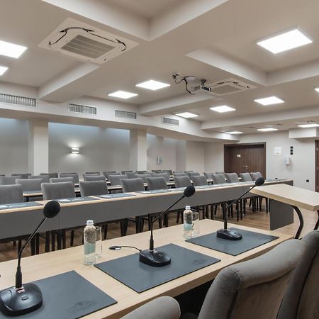 Casa Di Fiore Spa And Medical Hotel, Mineral Pools & Private Beach 克兰内沃 外观 照片 The conference room of the Polish Senate