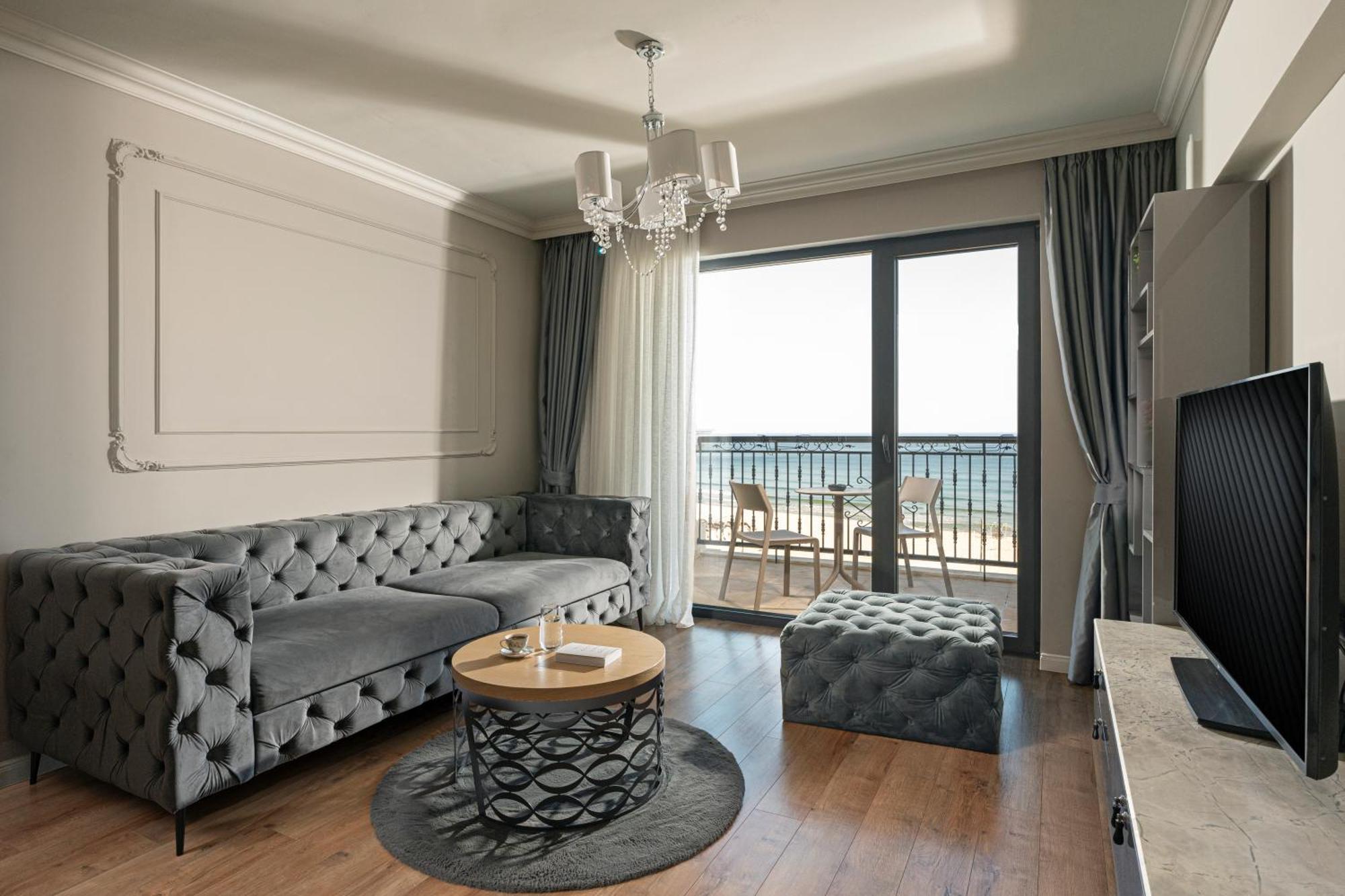 Casa Di Fiore Spa And Medical Hotel, Mineral Pools & Private Beach 克兰内沃 外观 照片 A living room